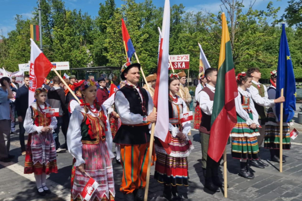Rodacy z Łowicza wsparli Polaków na Litwie