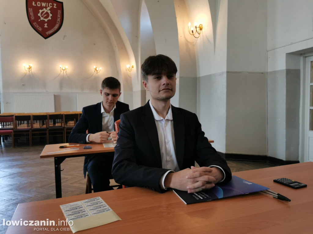 Maturzyści z ZST nr 1 w Łowiczu przed egzaminem z matematyki