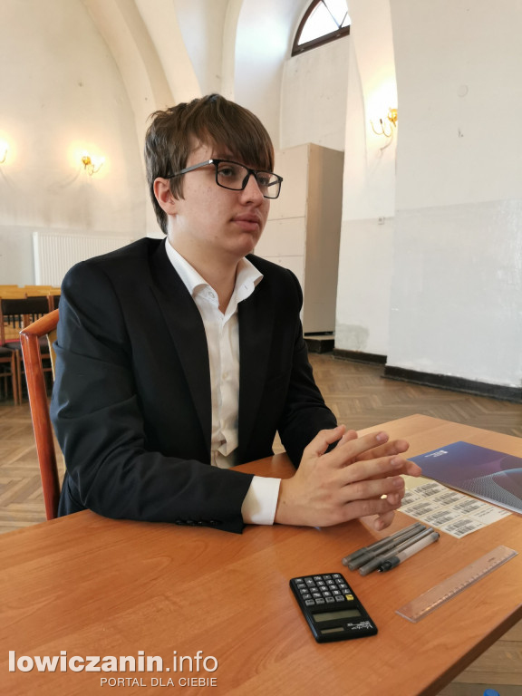Maturzyści z ZST nr 1 w Łowiczu przed egzaminem z matematyki