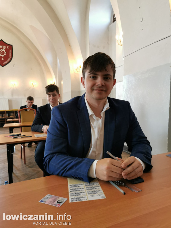 Maturzyści z ZST nr 1 w Łowiczu przed egzaminem z matematyki