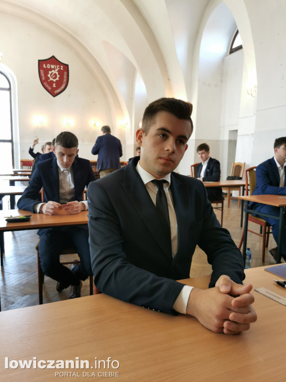 Maturzyści z ZST nr 1 w Łowiczu przed egzaminem z matematyki