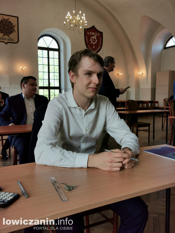 Maturzyści z ZST nr 1 w Łowiczu przed egzaminem z matematyki