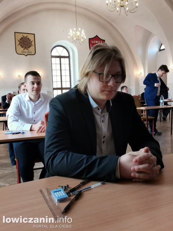 Maturzyści z ZST nr 1 w Łowiczu przed egzaminem z matematyki