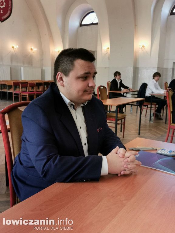 Maturzyści z ZST nr 1 w Łowiczu przed egzaminem z matematyki