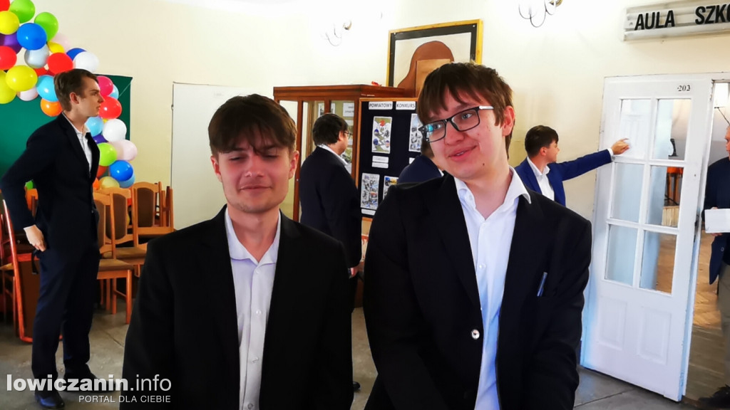 Maturzyści z ZST nr 1 w Łowiczu przed egzaminem z matematyki