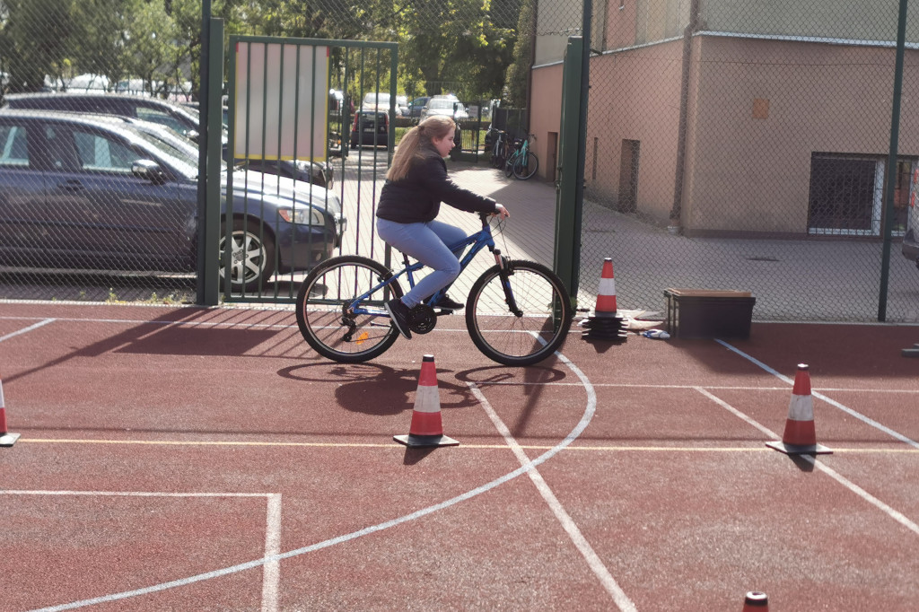 Egzamin na kartę rowerową w SP 1 w Łowiczu