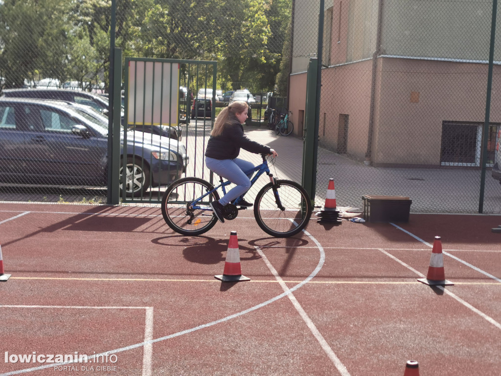 Egzamin na kartę rowerową w SP 1 w Łowiczu