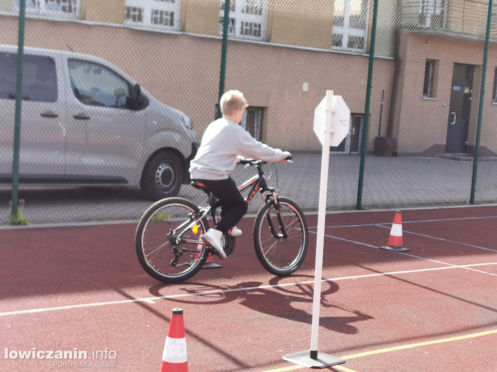 Egzamin na kartę rowerową w SP 1 w Łowiczu