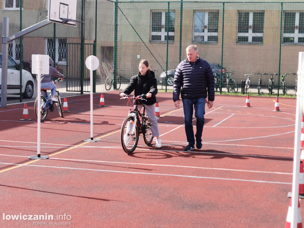Egzamin na kartę rowerową w SP 1 w Łowiczu