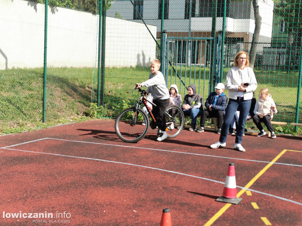 Egzamin na kartę rowerową w SP 1 w Łowiczu