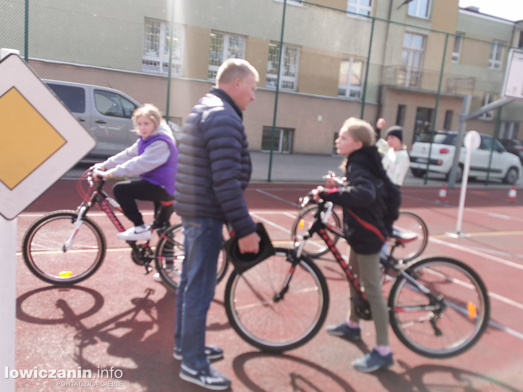 Egzamin na kartę rowerową w SP 1 w Łowiczu