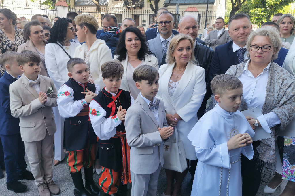 Pierwsza Komunia św. w katedrze w Łowiczu [FOTO]