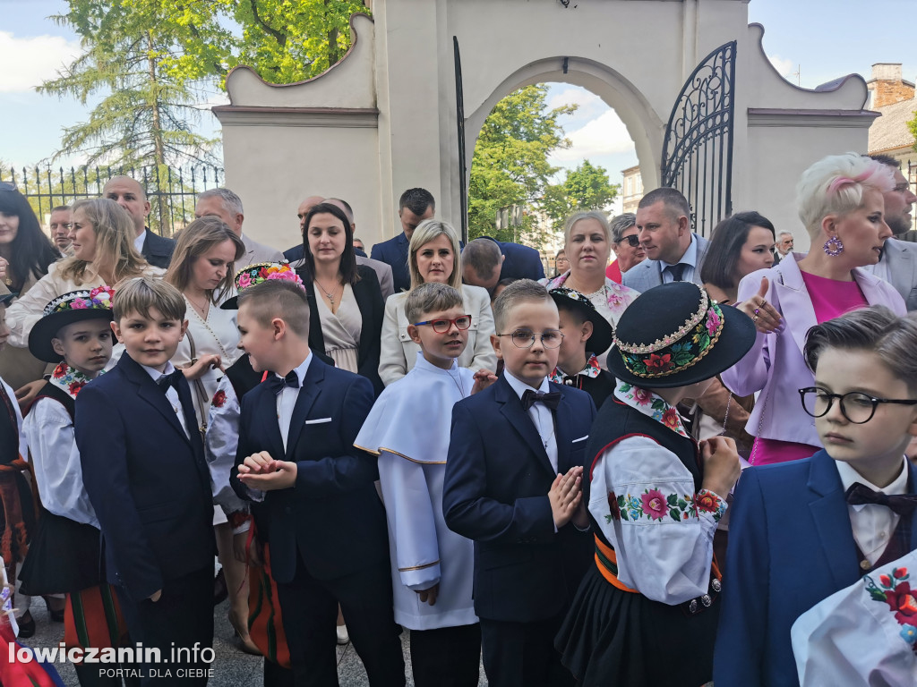 Pierwsza Komunia św. w katedrze w Łowiczu [FOTO]