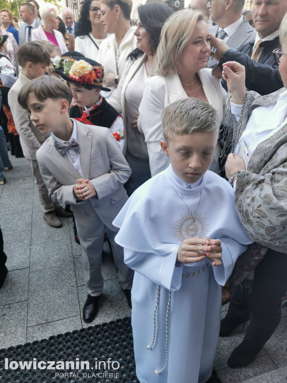 Pierwsza Komunia św. w katedrze w Łowiczu [FOTO]