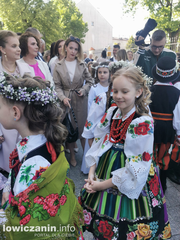 Pierwsza Komunia św. w katedrze w Łowiczu [FOTO]