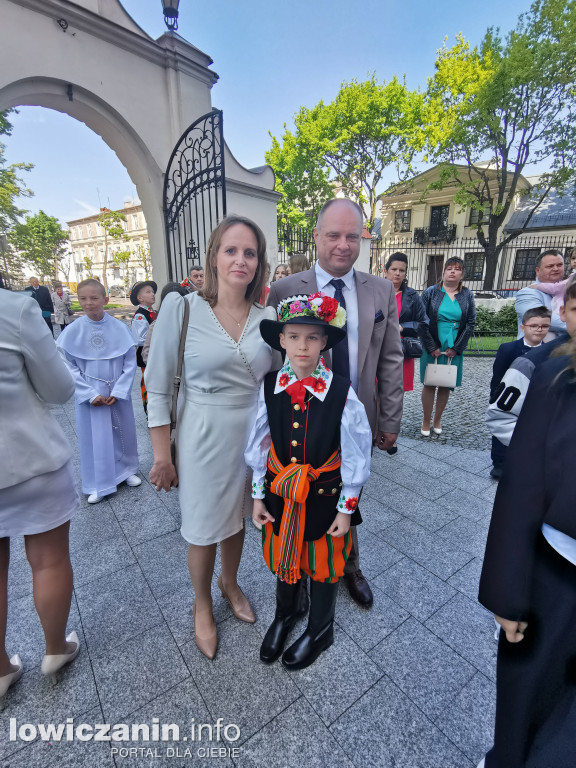 Pierwsza Komunia św. w katedrze w Łowiczu [FOTO]