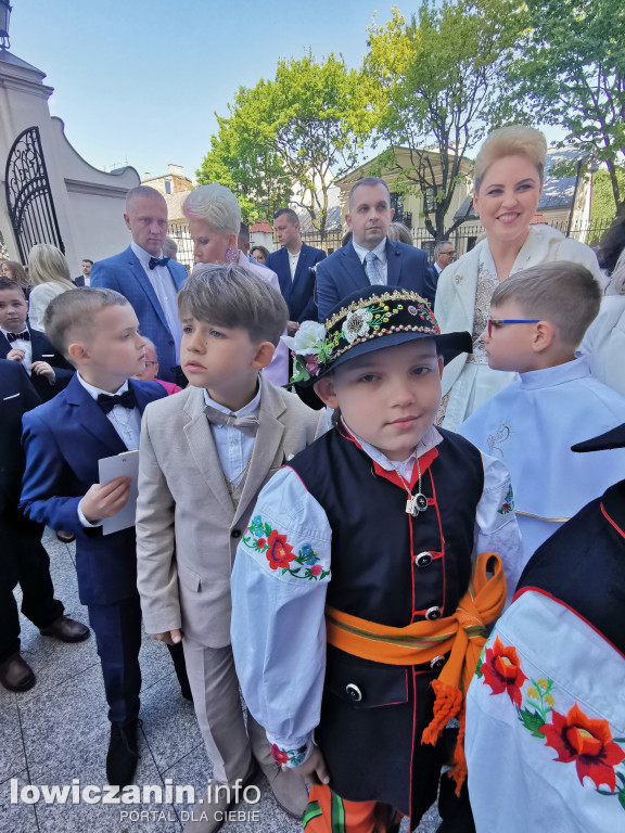Pierwsza Komunia św. w katedrze w Łowiczu [FOTO]