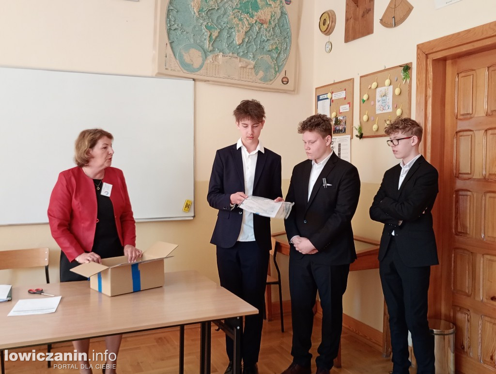 Egzamin 8 klas w SP nr 2 w Łowiczu