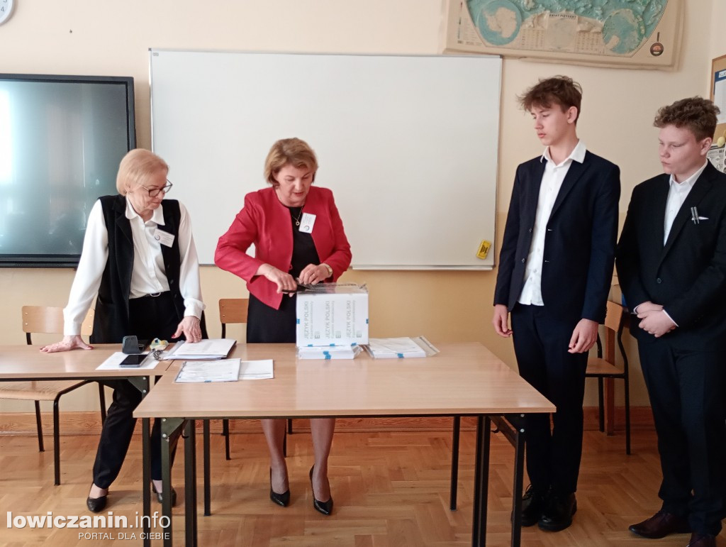 Egzamin 8 klas w SP nr 2 w Łowiczu