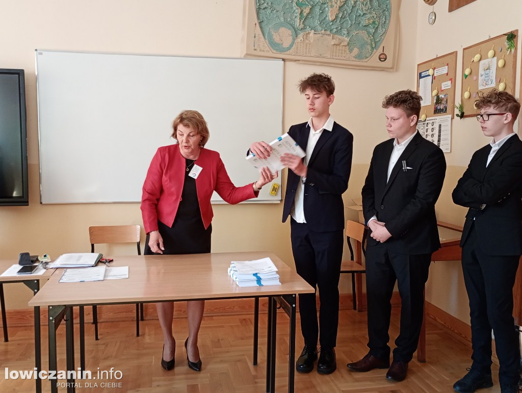Egzamin 8 klas w SP nr 2 w Łowiczu