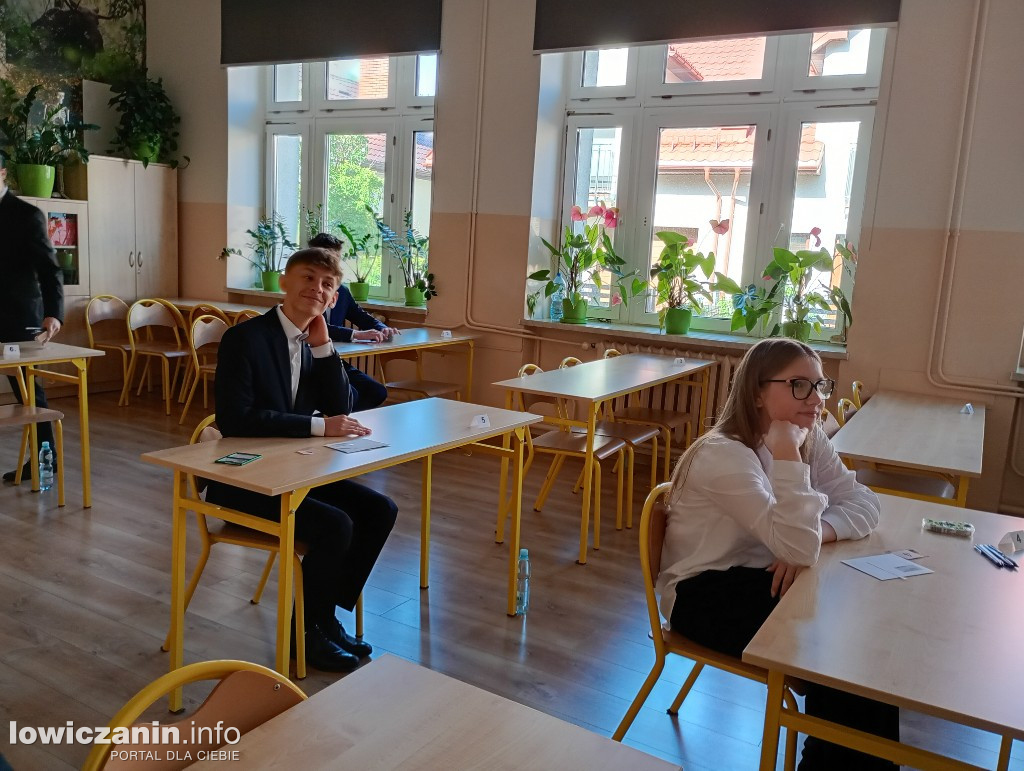 Egzamin 8 klas w SP nr 2 w Łowiczu