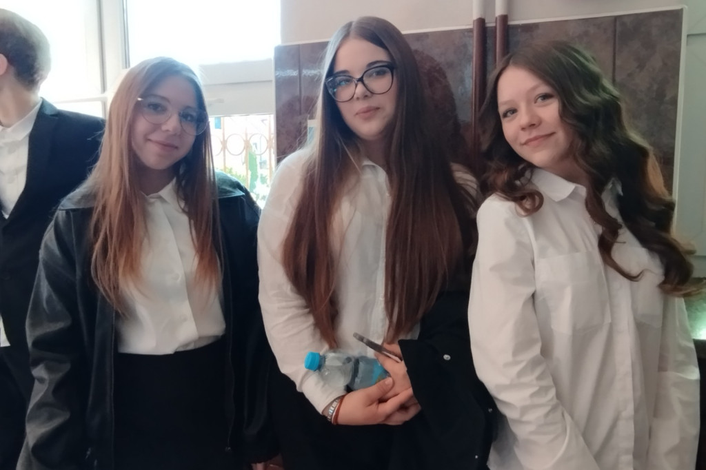 Łowicz. Egzamin ósmoklasisty w SP 4