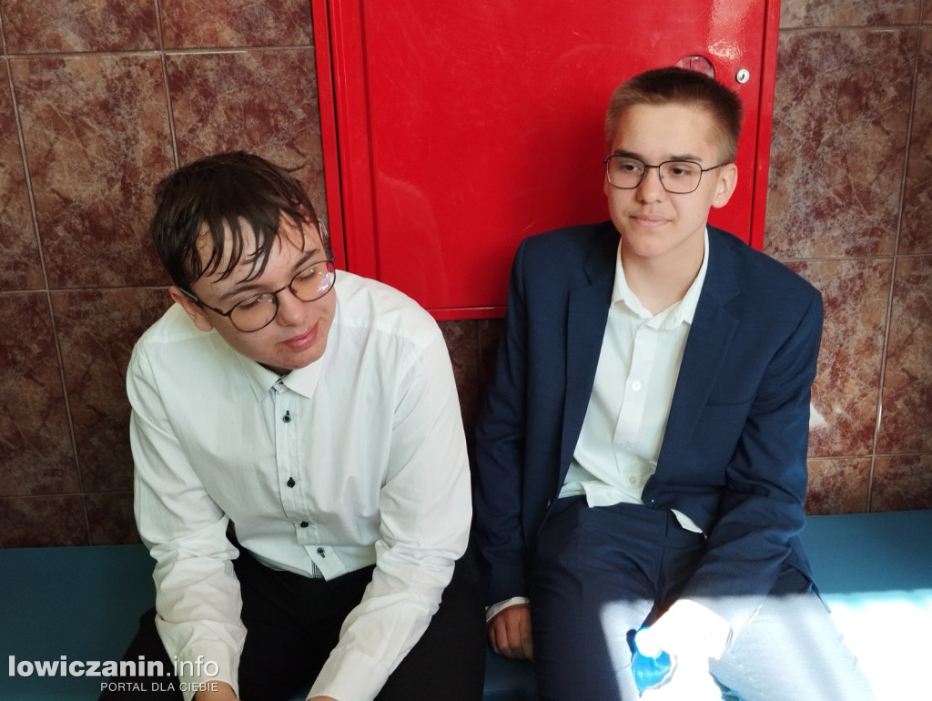 Łowicz. Egzamin ósmoklasisty w SP 4