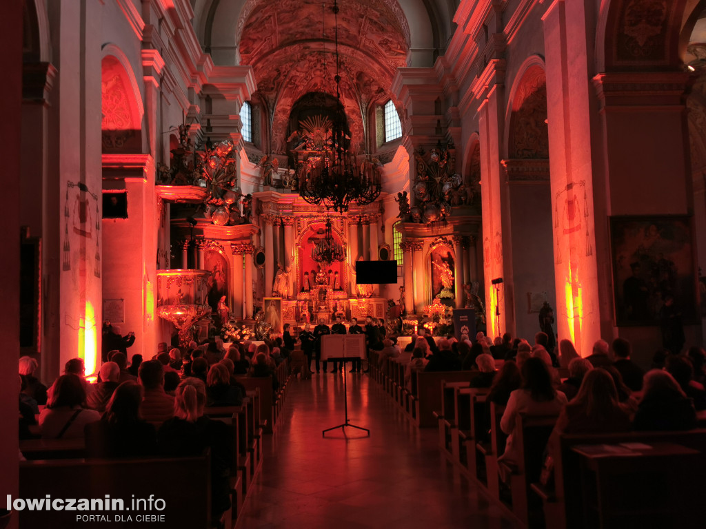 Koncert zespołu Jerycho w kościele pijarów w Łowiczu