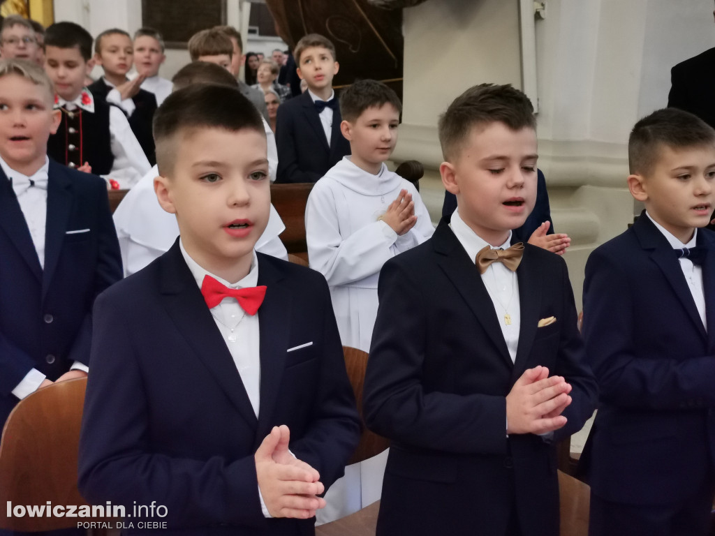 Druga tura tegorocznej (2025) Pierwszej Komunii Świętej w parafii katedralnej w Łowiczu