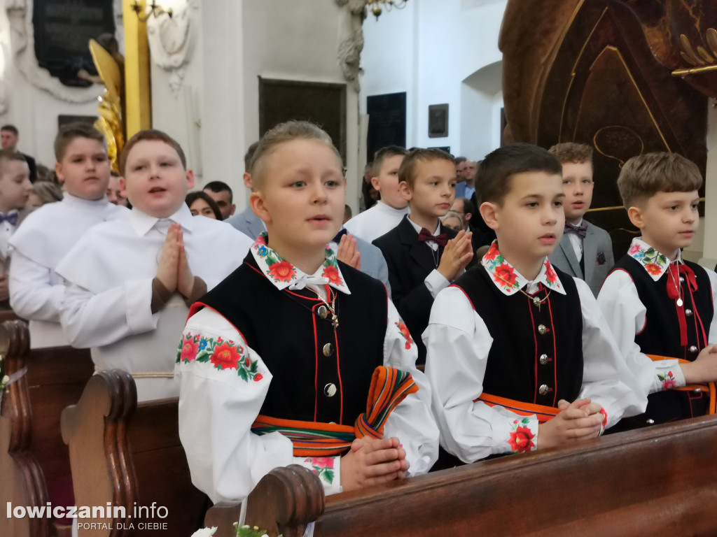 Druga tura tegorocznej (2025) Pierwszej Komunii Świętej w parafii katedralnej w Łowiczu