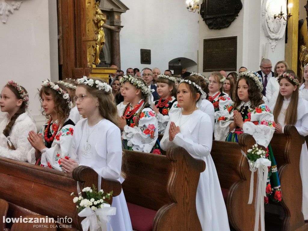 Druga tura tegorocznej (2025) Pierwszej Komunii Świętej w parafii katedralnej w Łowiczu