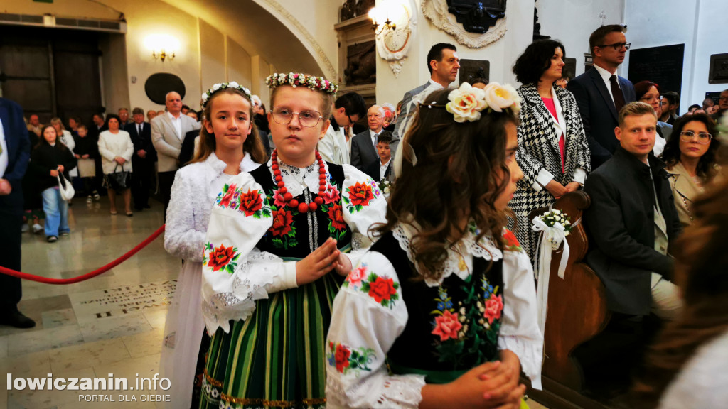 Druga tura tegorocznej (2025) Pierwszej Komunii Świętej w parafii katedralnej w Łowiczu