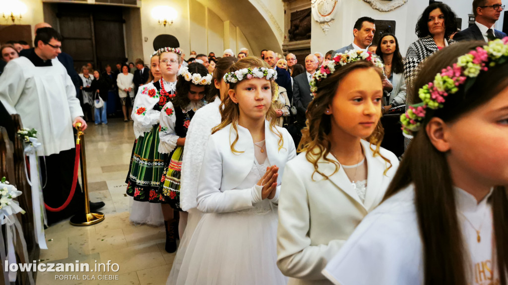 Druga tura tegorocznej (2025) Pierwszej Komunii Świętej w parafii katedralnej w Łowiczu