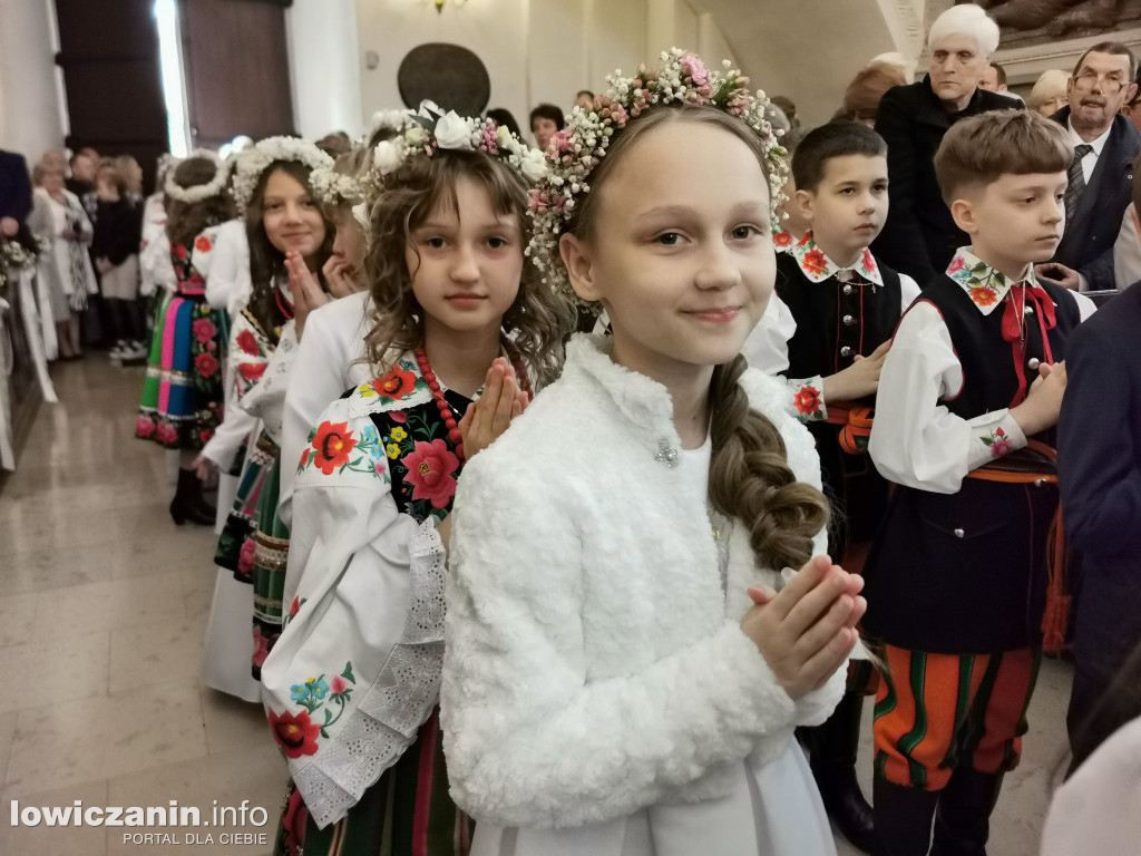 Druga tura tegorocznej (2025) Pierwszej Komunii Świętej w parafii katedralnej w Łowiczu