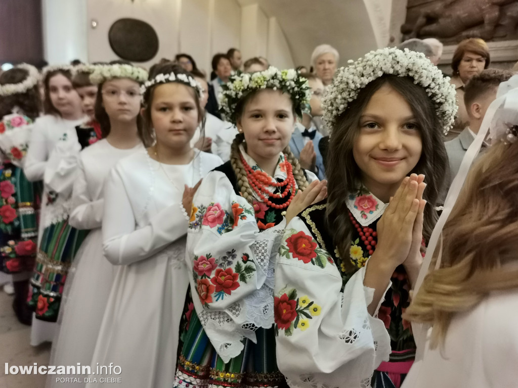 Druga tura tegorocznej (2025) Pierwszej Komunii Świętej w parafii katedralnej w Łowiczu