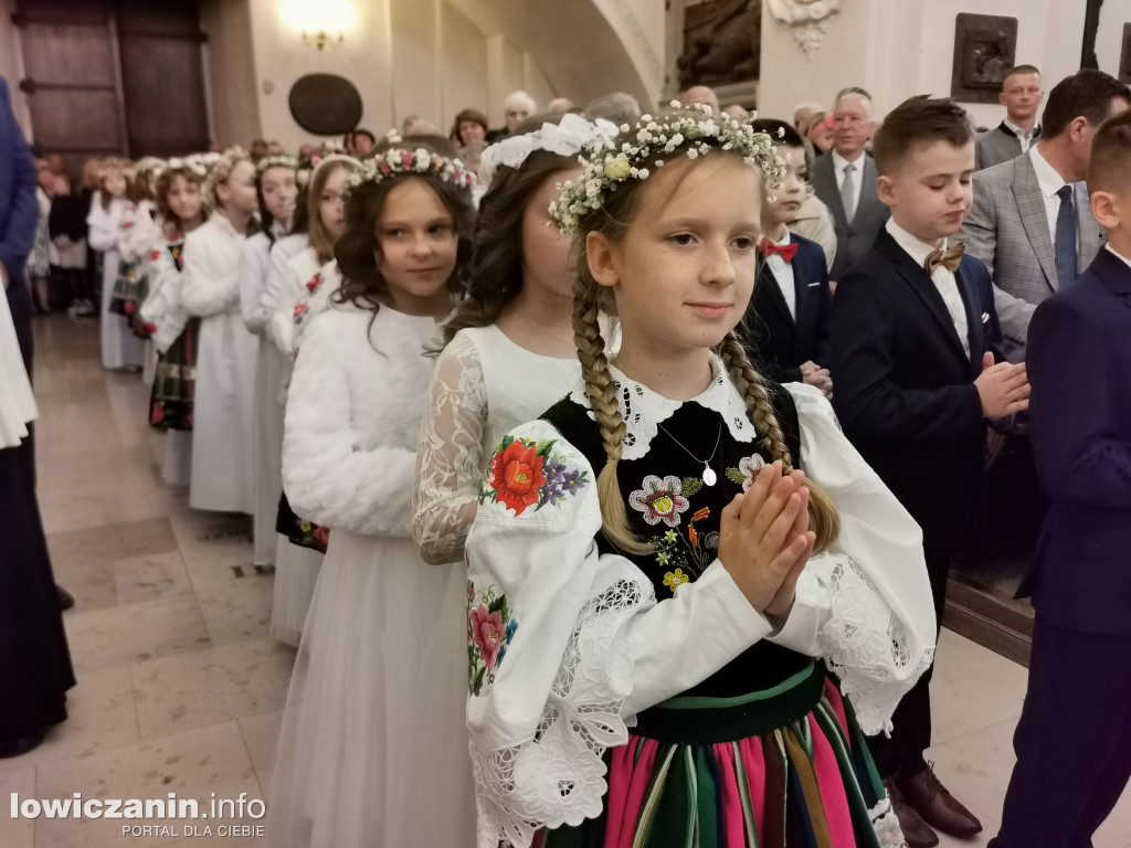 Druga tura tegorocznej (2025) Pierwszej Komunii Świętej w parafii katedralnej w Łowiczu