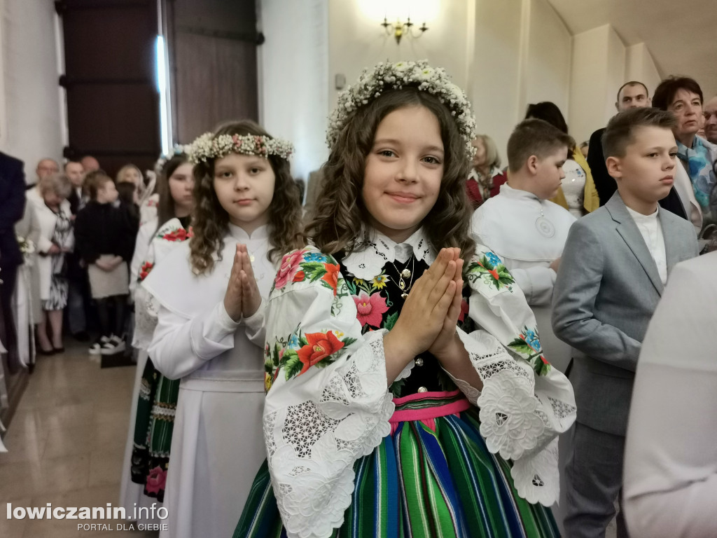 Druga tura tegorocznej (2025) Pierwszej Komunii Świętej w parafii katedralnej w Łowiczu