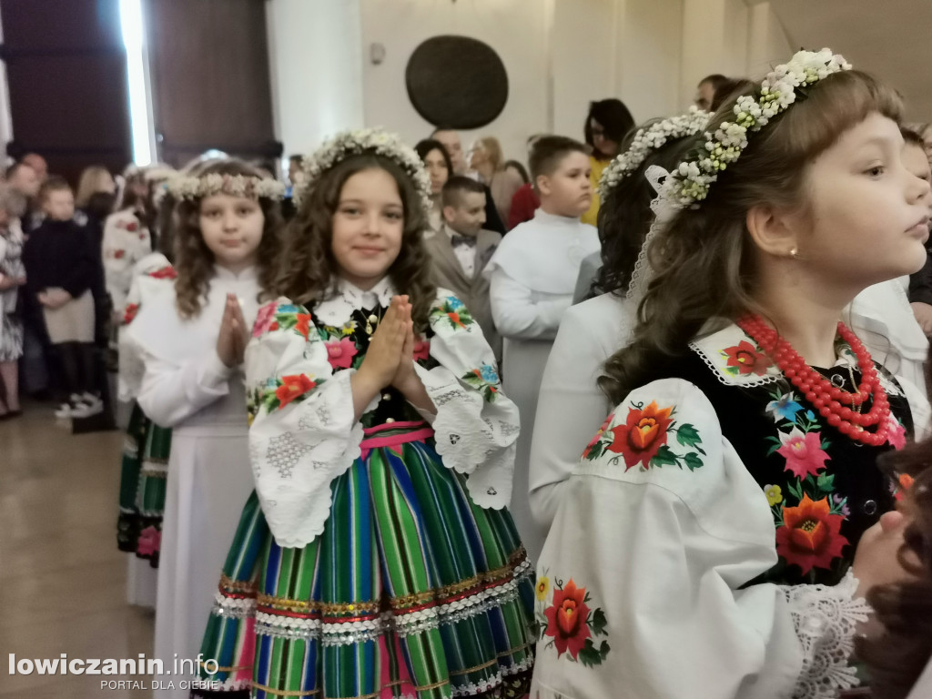 Druga tura tegorocznej (2025) Pierwszej Komunii Świętej w parafii katedralnej w Łowiczu