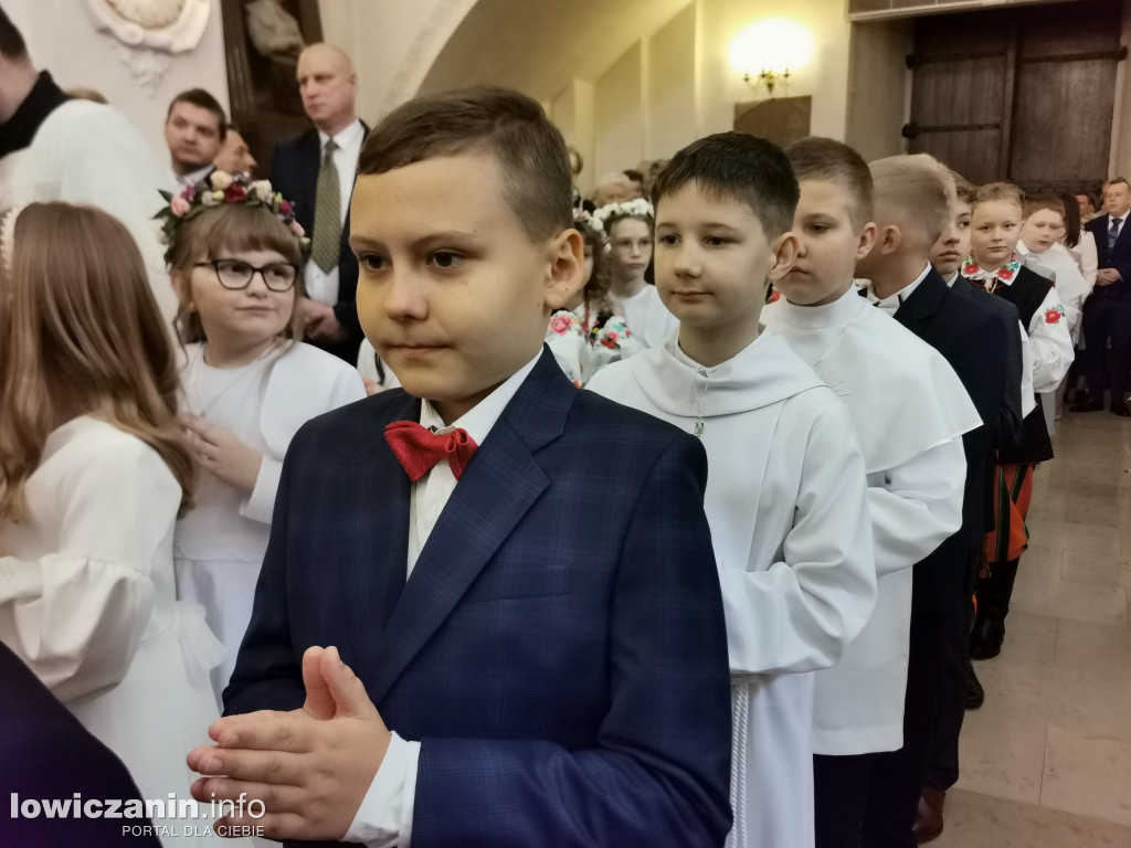 Druga tura tegorocznej (2025) Pierwszej Komunii Świętej w parafii katedralnej w Łowiczu