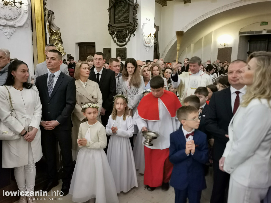 Druga tura tegorocznej (2025) Pierwszej Komunii Świętej w parafii katedralnej w Łowiczu