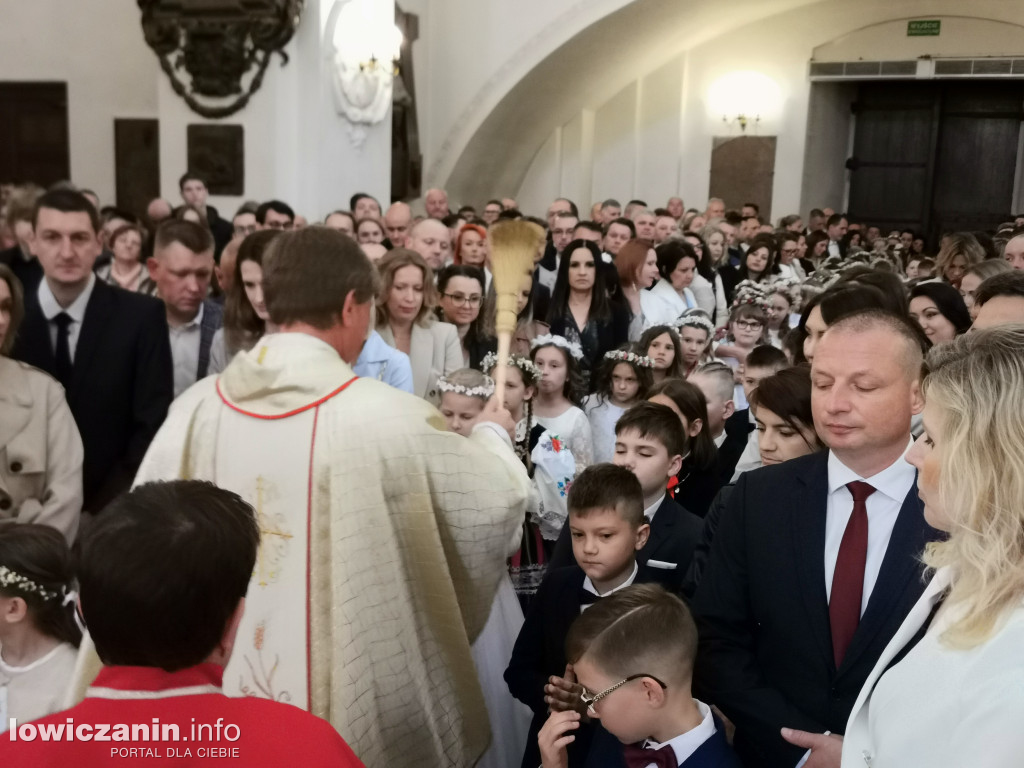 Druga tura tegorocznej (2025) Pierwszej Komunii Świętej w parafii katedralnej w Łowiczu