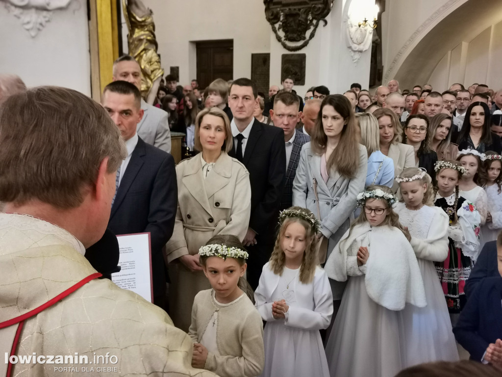 Druga tura tegorocznej (2025) Pierwszej Komunii Świętej w parafii katedralnej w Łowiczu