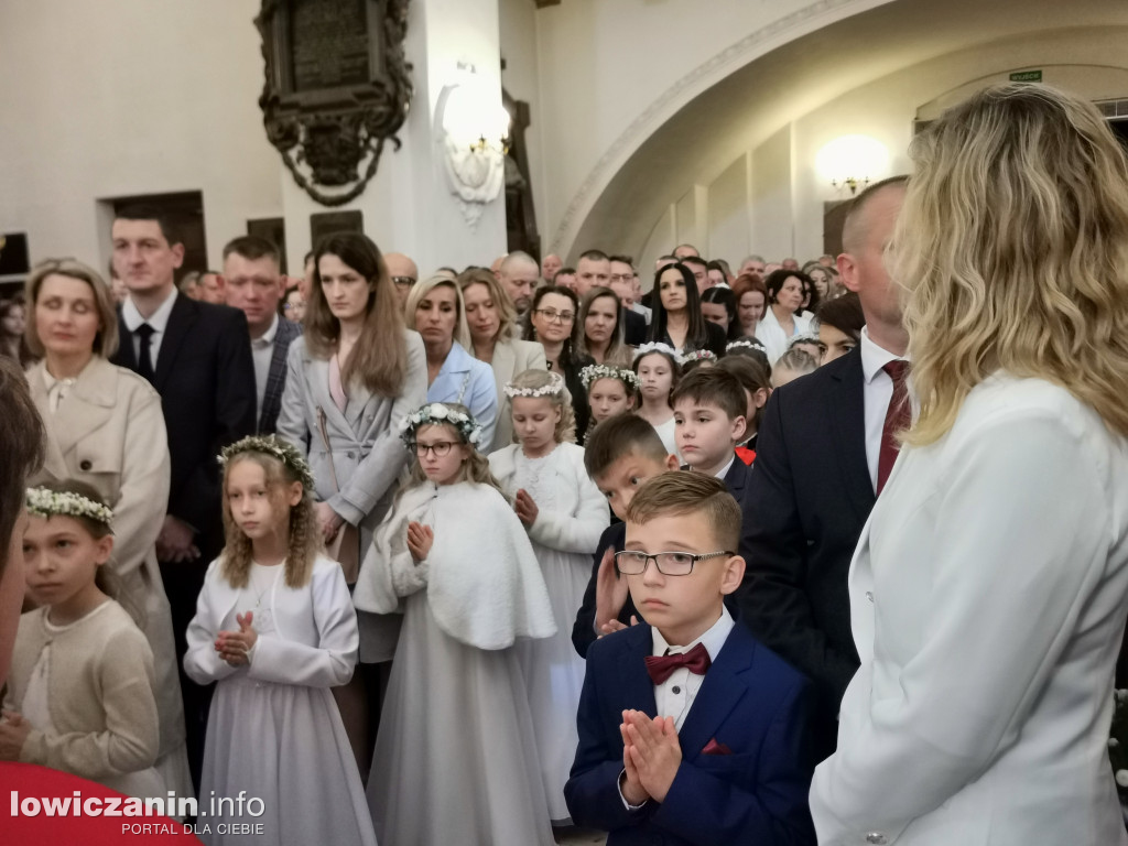 Druga tura tegorocznej (2025) Pierwszej Komunii Świętej w parafii katedralnej w Łowiczu