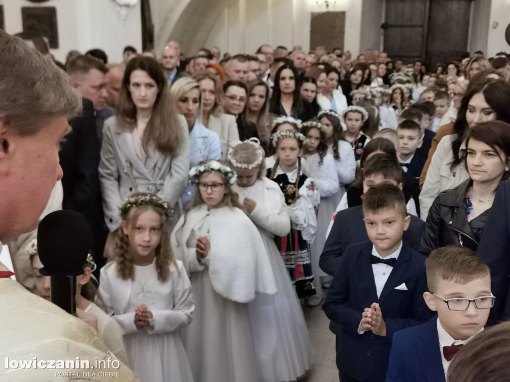 Druga tura tegorocznej (2025) Pierwszej Komunii Świętej w parafii katedralnej w Łowiczu