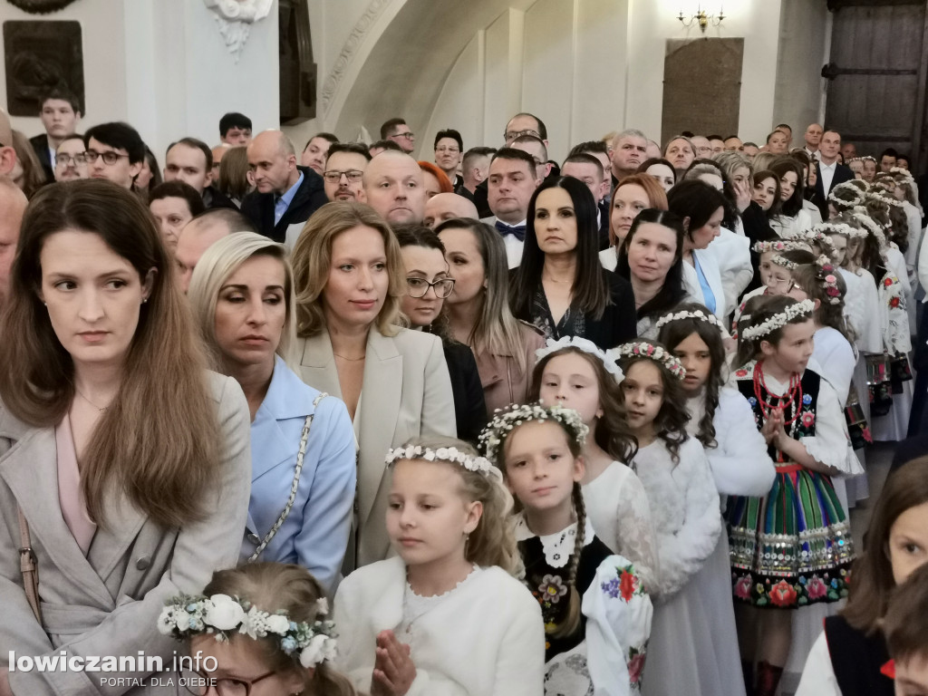 Druga tura tegorocznej (2025) Pierwszej Komunii Świętej w parafii katedralnej w Łowiczu