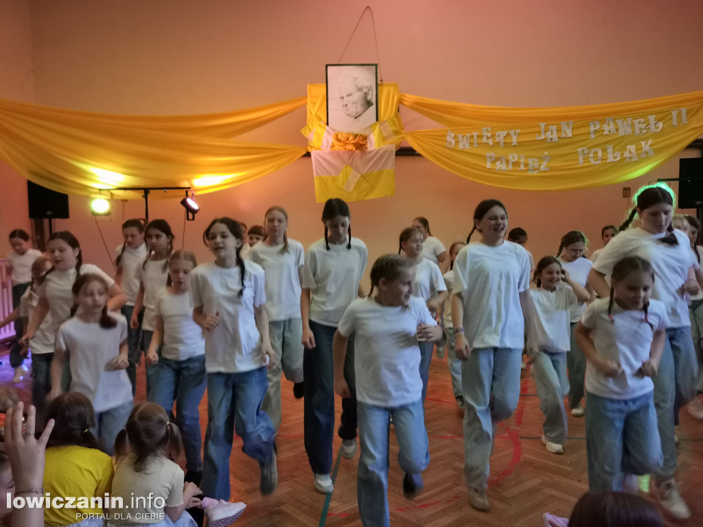 Apel papieski w Szkole Podstawowej nr 1 w Łowiczu