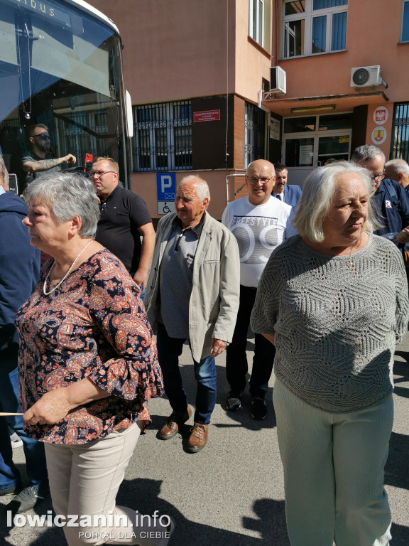 Wyjazd z Łowicza zwolenników Karola Nawrockiego