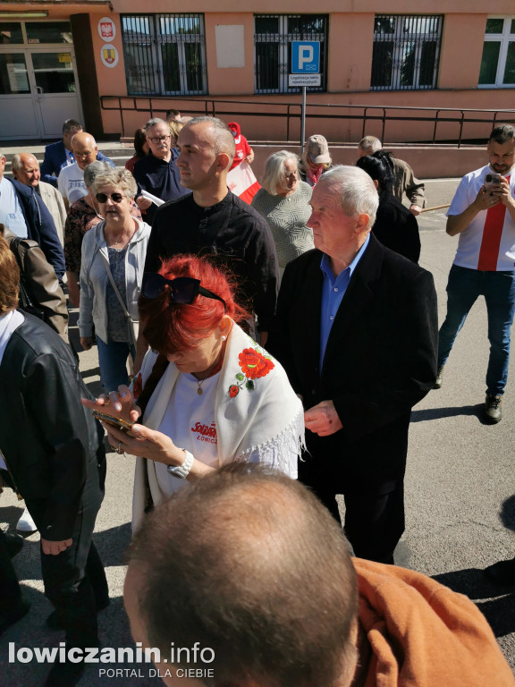 Wyjazd z Łowicza zwolenników Karola Nawrockiego