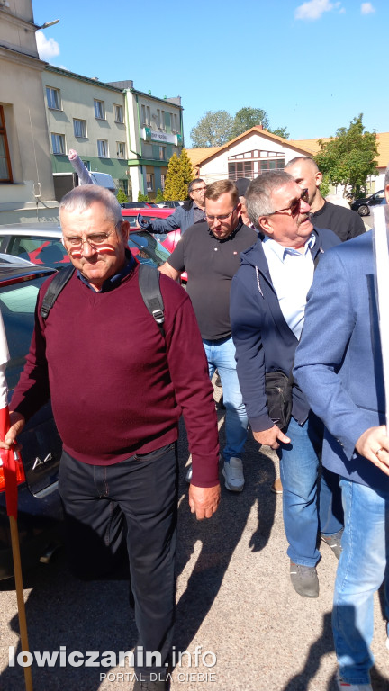 Wyjazd z Łowicza zwolenników Karola Nawrockiego