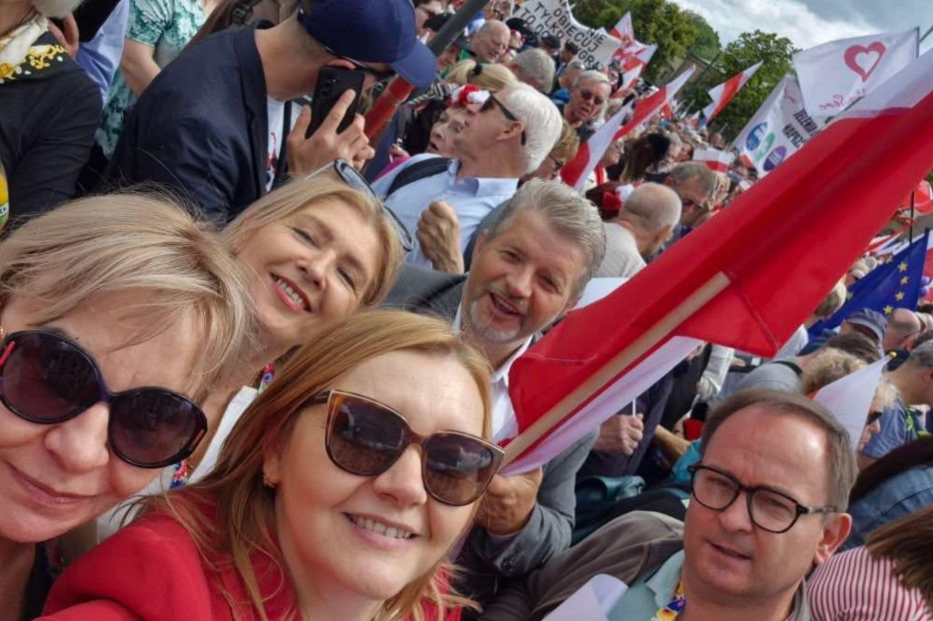 Łowiczanie na marszu Rafala Trzaskowskiego
